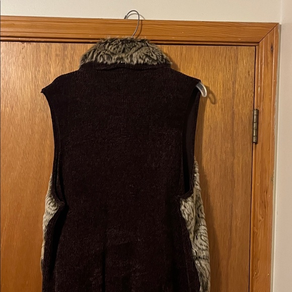 Women’s Faux Fur Vest with Detachable Collar - Size 2X - Picture 10 of 11